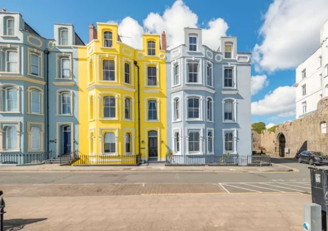 1 St Agatha's is a charming apartment perfectly situated to access Tenby's many beaches and the historic & pretty harbour