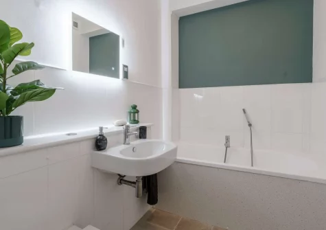 The bathroom at 10 Richmond House, Tenby