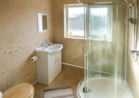The bathroom at 10 St. Nicholas Crescent, Penally