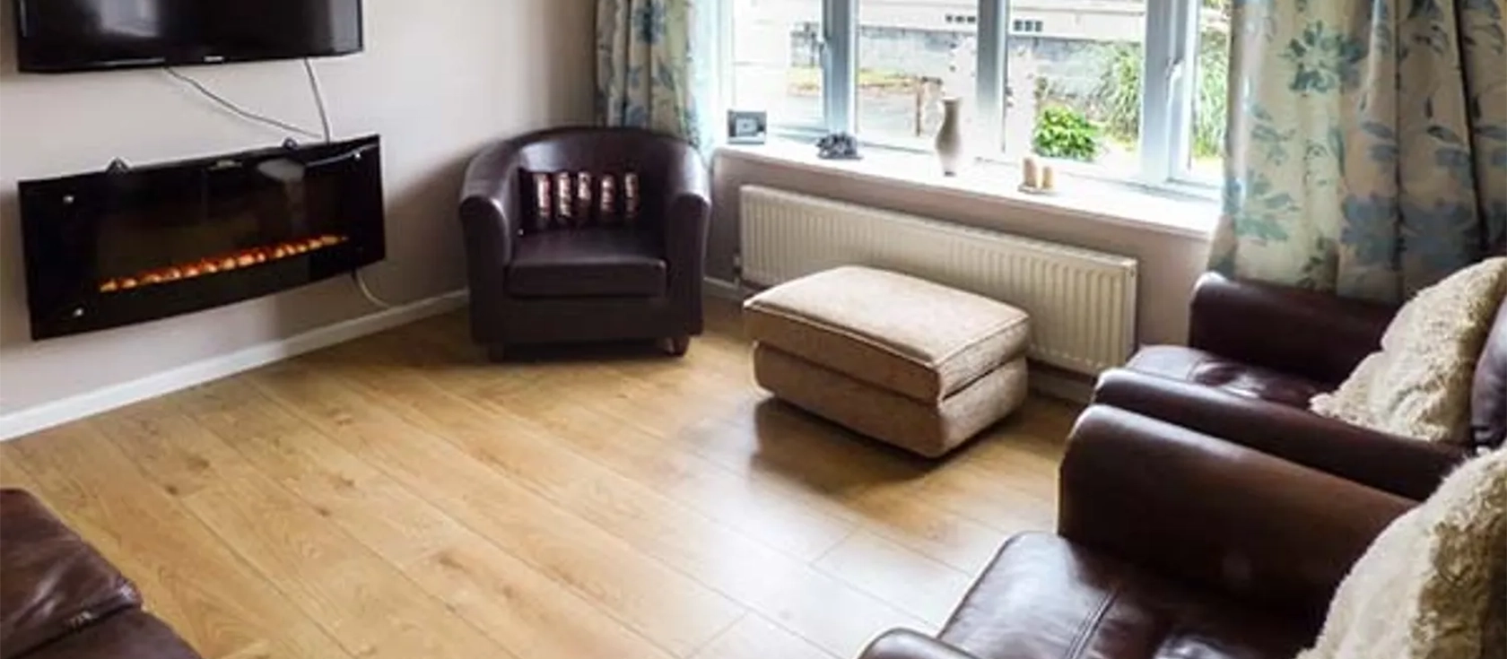 10 St. Nicholas Crescent is a modern detached bungalow in a tranquil cul-de-sac in Penally. This three-bedroom property has a large lawned garden, and a sheltered patio, and offers a quiet retreat near the beaches and abundant activities of Tenby.