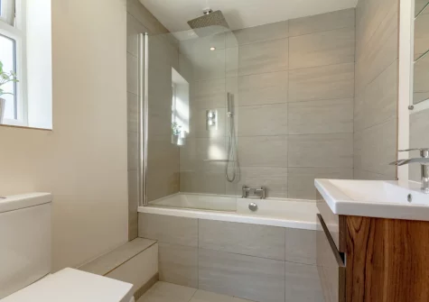 Bedroom #1 en-suite bathroom at 11 Captains Walk, Saundersfoot