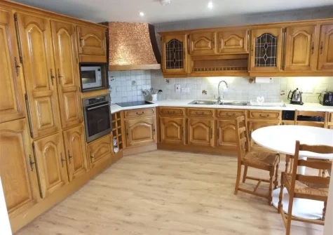 The kitchen at 11 Richmond House, Tenby