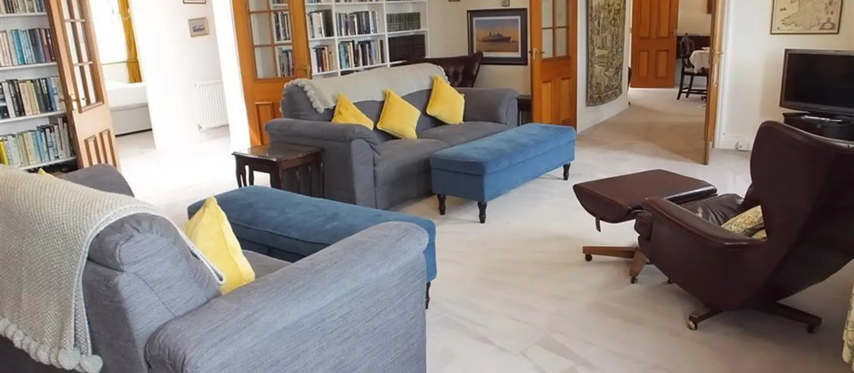 11 Richmond House, Tenby is an elegant three-bedroom penthouse with sea views over North Beach. This Georgian escape offers family comfort with modern amenities, perfect for exploring Pembrokeshire's award-winning beaches and coastal attractions.