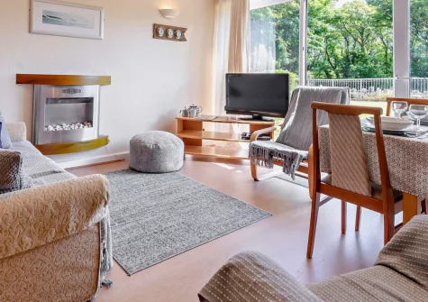112 Croft Court, Tenby is a welcoming first-floor apartment just steps from North Beach, featuring a shared lawn garden with sea air, modern kitchen facilities, and effortless access to Pembrokeshire's golden beaches and coastal treasures.