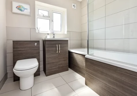 The bathroom at 16 Maes Gwydryn, Abersoch