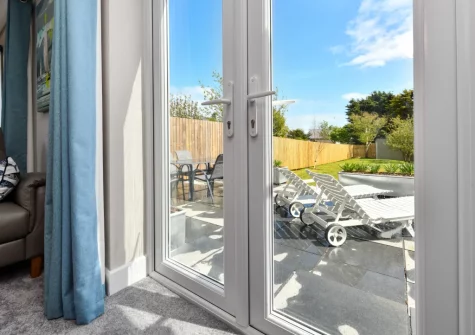 Step out onto the patio, alfresco dining & outdoor sitting area
