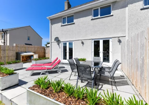 The patio, alfresco dining & outdoor sitting area at 16 Maes Gwydryn, Abersoch