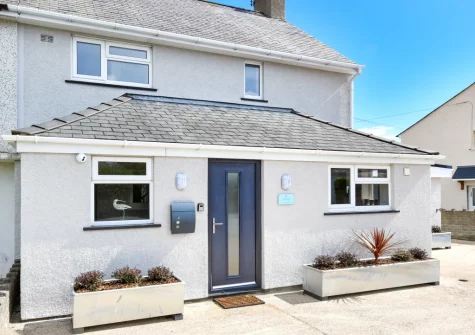 16 Maes Gwydryn is a beautifully styled holiday home in Abersoch, with a south-facing garden, is in an excellent location for exploring the Llyn Peninsula