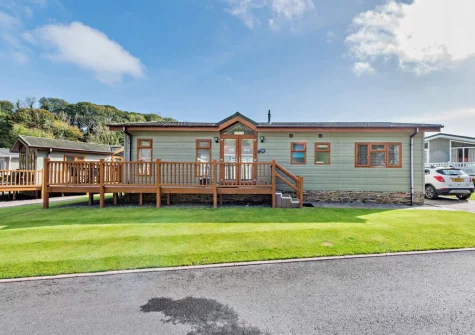 18 Heritage Park is a xharming family-friendly lodge in an idyllic woodland setting