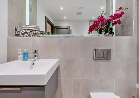 The bathroom at 19 Waters Edge, Tenby