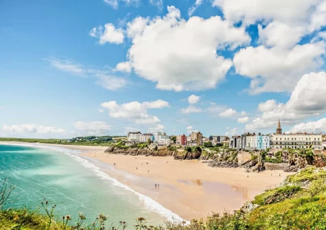 2 Caldey View is a delightful holiday apartment close to Tenby's beautiful South Beach