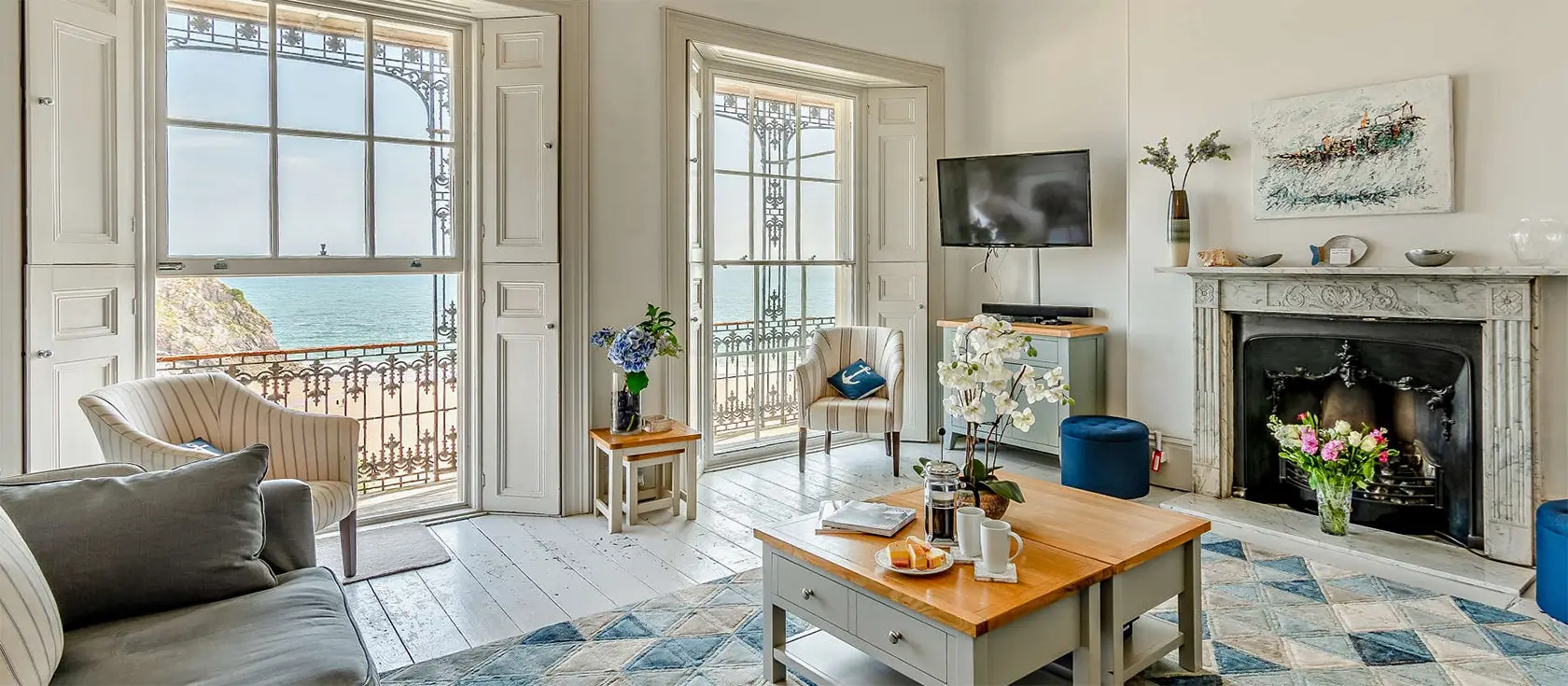 2 Lexden Terrace, Tenby is a stunning five-bedroom house blending historic charm with modern amenities. Steps away from Tenby's attractions, it boasts a private beach, perfect for luxurious holidays with family or friends on the Pembrokeshire Coast.