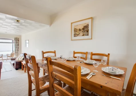 The dining area at 2 Mariners Reach, Saundersfoot