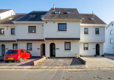 2 Mariners Reach is a beachfront property with panoramic views & direct beach access