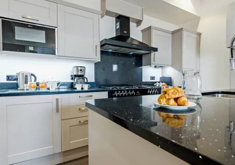 The kitchen at 2 Newbridge House, Tenby