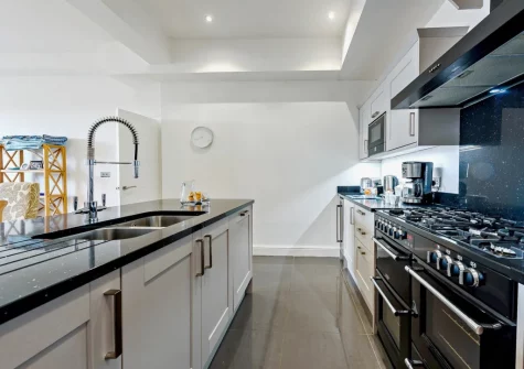 The kitchen at 2 Newbridge House, Tenby