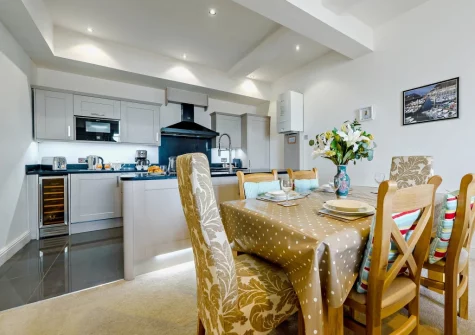 The kitchen & dining area at 2 Newbridge House, Tenby