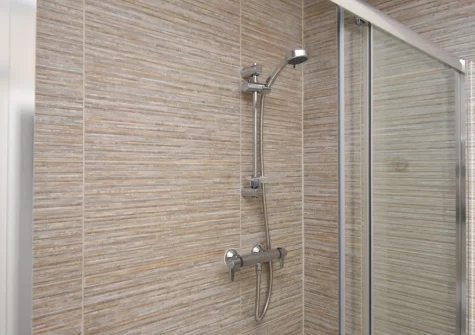 The bathroom at 2 Newbridge House, Tenby