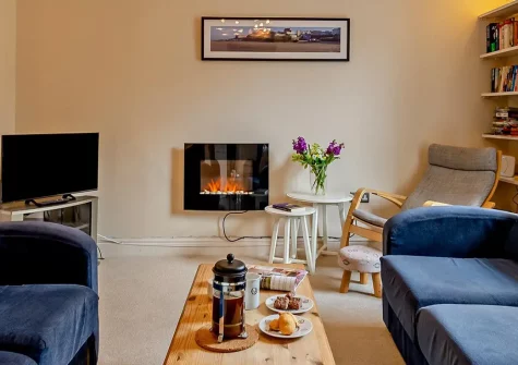 2 Springfield Villas, Tenby is a charming cottage within walking distance of the seaside resort. Three bedrooms, an enclosed patio, and easy access to beaches and attractions make it perfect for families seeking memorable holiday experiences.