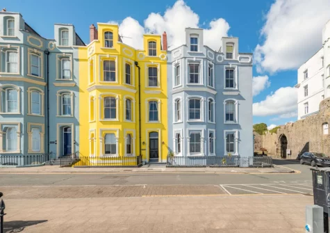 2 St Agathas is a two-bedroom holiday apartment in a Georgian house on Tenby's famous Esplanade