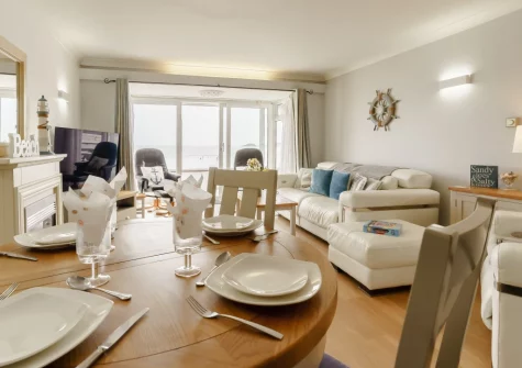 The dining area at 2 Strandways, Saundersfoot
