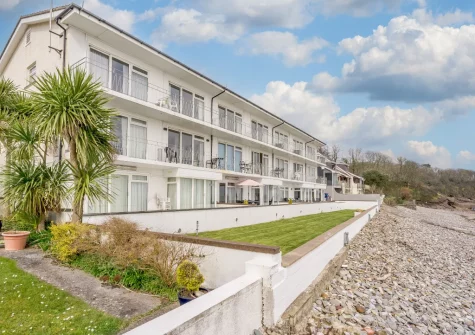 2 Strandways is a three-bedroom apartment is set on The Strand in Saundersfoot and is within metres of restaurants, pubs, shops, beach & harbour