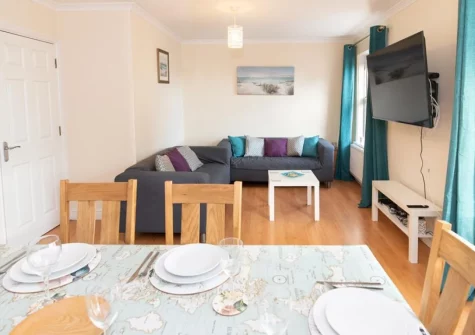 The dining area at 2b Arcadia House, Tenby