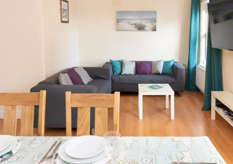 2b Arcadia House, Tenby is a charming three-bedroom apartment offering the perfect seaside escape for families and couples. Enjoy contemporary comfort, beach life, and easy access to Tenby'sf family-friendly attractions in historic Pembrokeshire.