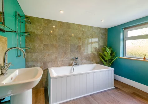 The bathroom at 3 Bro Terfyn, Morfa Nefyn