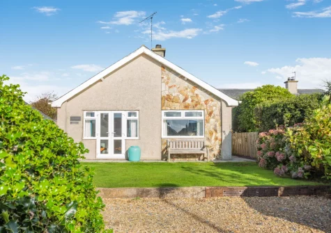 3 Bro Terfyn is a charming family-friendly bungalow in Morfa Nefyn, perfect for an idyllic & tranquil getaway