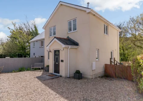 3 Clos Yr Ysgol is situated in the idyllic Pleasant Valley, in the heart of the Pembrokeshire Coastal National Park