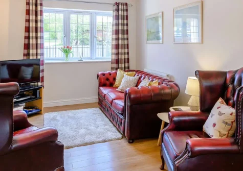 3 Clos Yr Ysgol, Stepaside is a welcoming 3-bedroom family cottage in Pembrokeshire. With an enclosed garden and seaside location, enjoy easy access to pristine beaches, attractions and charming Welsh villages for unforgettable memories.