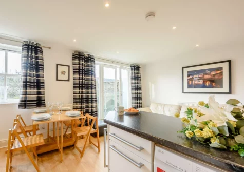 The kitchen & dining area at 3 Cobourg House, Tenby