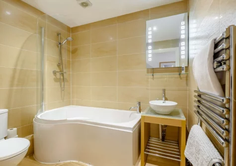 The bathroom at 3 Cobourg House, Tenby