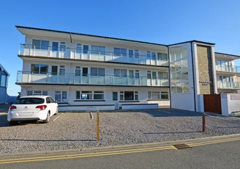 3 Strandways Court enjoys a fabulous location on The Strand in Saundersfoot with everything on your doorstep