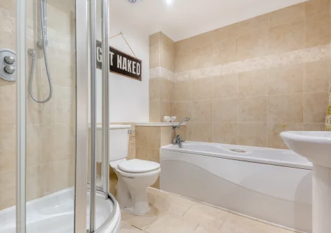 The first floor bathroom at 3 The Boatyard, Abersoch