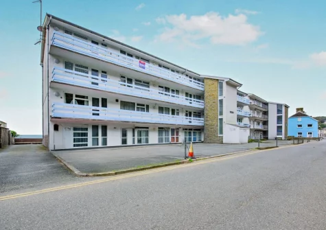 35 Beach Court is a third-floor apartment with spectacular sea views