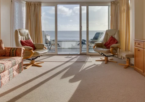 3A Strandways Court, Saundersfoot, is a cosy 2-bedroom ground-floor apartment just metres from the beach. Enjoy underfloor heating, a private patio, and easy access to Pembrokeshire's stunning coastal treasures and exciting family attractions.
