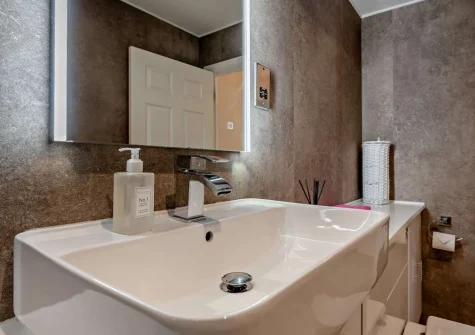 The shower room at 4 Bryn Y Mor, Tenby