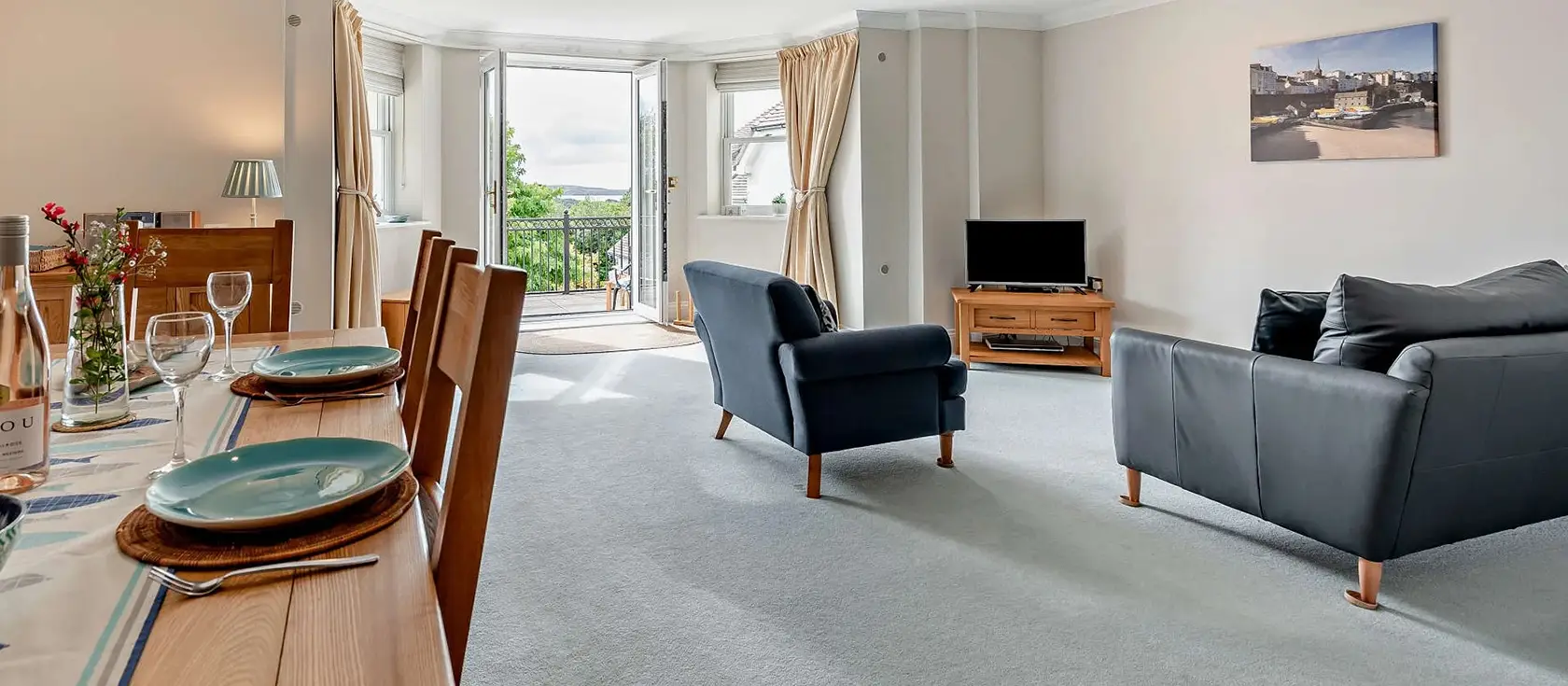 4 Bryn Y Mor, Tenby is a welcoming two-bedroom apartment just half a mile from North Beach. Discover seaside charm, stylish interiors, on-site pool and spa facilities, and easy access to Tenby's medieval heritage and Pembrokeshire attractions.