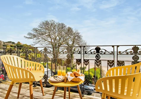 The balcony & outdoor sitting area at 4 Newton Croft, Tenby