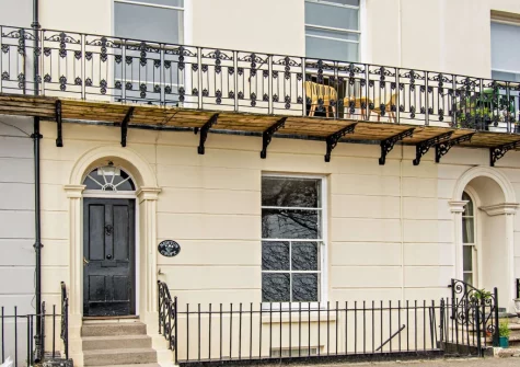 4 Newton Croft is a charming apartment an elegant Georgian building enjoying beautiful views over Tenby’s North Bay