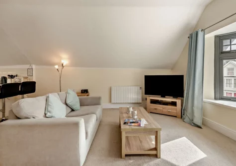 The living area at 4 Northcliffe House, Tenby