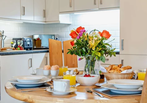 The kitchen & dining area at 4 Spetchley House, Tenby