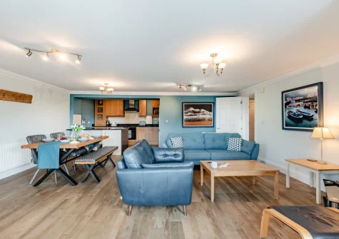 The living & dining area at 5 Bryn Y Mor, Tenby