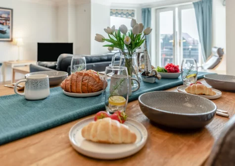 The dining area at 5 Bryn Y Mor, Tenby