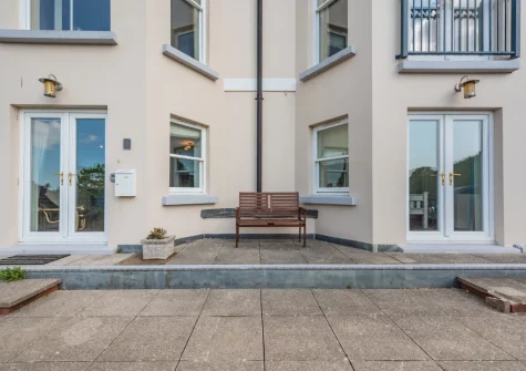 The shared patio & outdoor sitting area at 5 Bryn Y Mor, Tenby