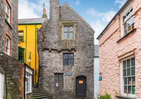 5 Cheltenham House is is fantastically situated for those who are looking to explore the town on foot