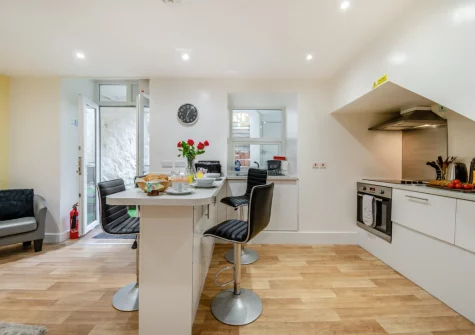 The kitchen & dining area at 5 The Norton, Tenby