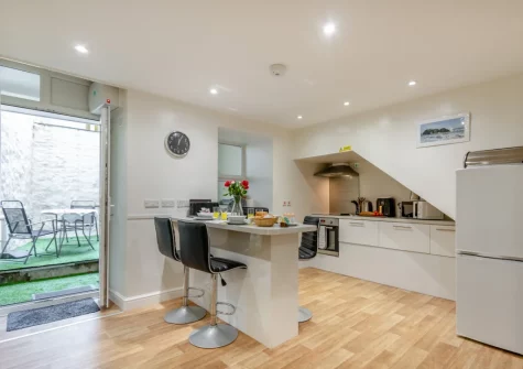 The kitchen & dining area at 5 The Norton, Tenby